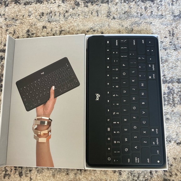 Logitech Keys to Go Keyboard - Picture 2 of 4